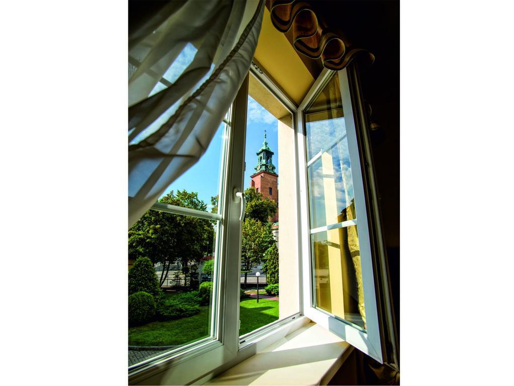 Hotel Adalbertus Gniezno Oda fotoğraf