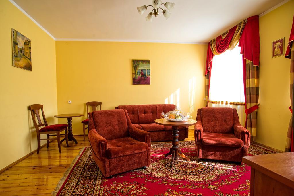 Hotel Adalbertus Gniezno Oda fotoğraf